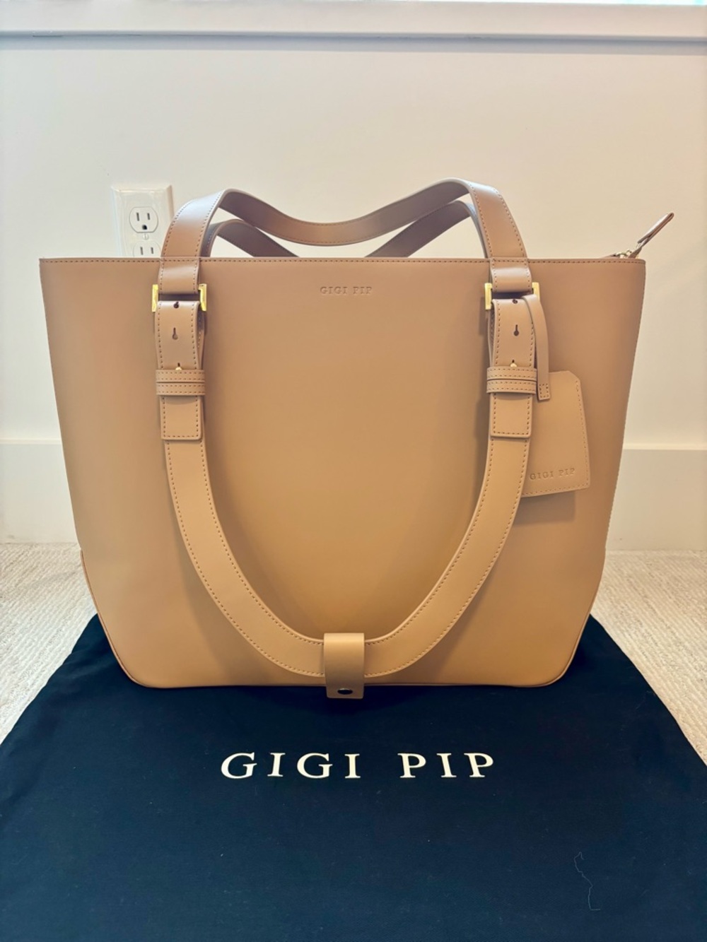 GIGI PIP Hayes Hat Carrying Leather Tote Bag in Tan